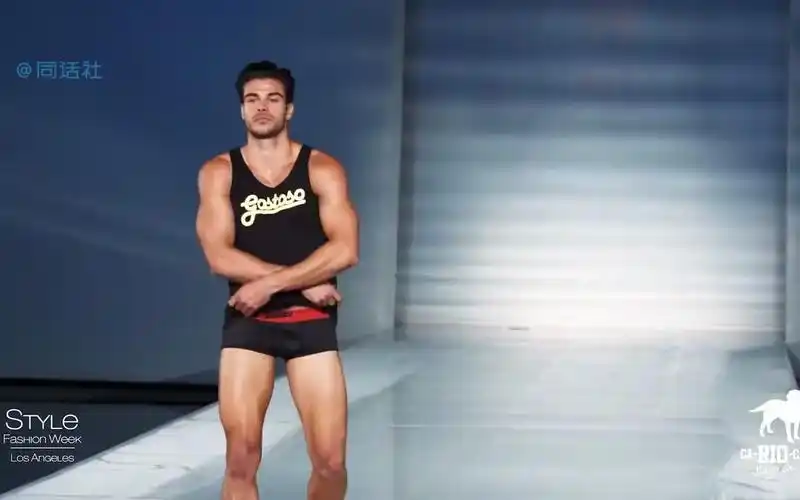 t台上的完美身材,男模泳装的视觉盛宴