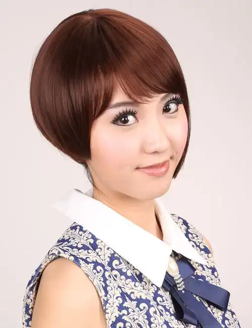 时尚短发女生蓬松斜刘海bobo头修脸实拍