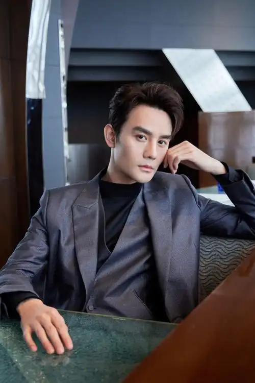 王凯白玉兰颁奖典礼帅气写真图片