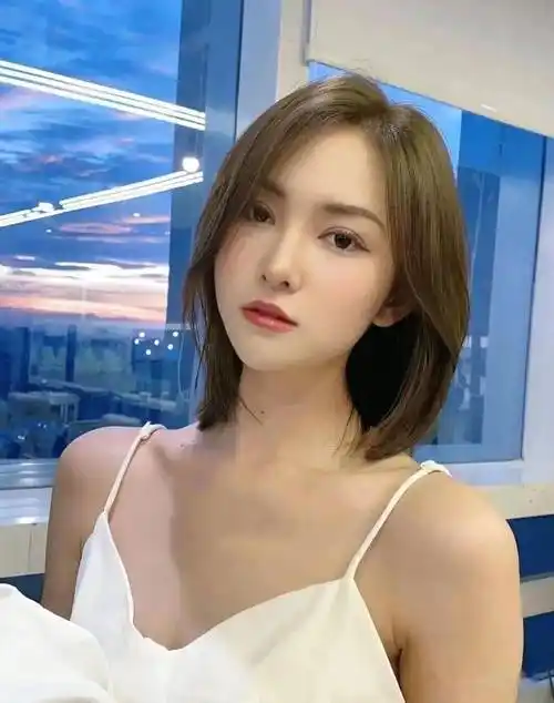 今年理发店最"热"短发_女生_发型_气质