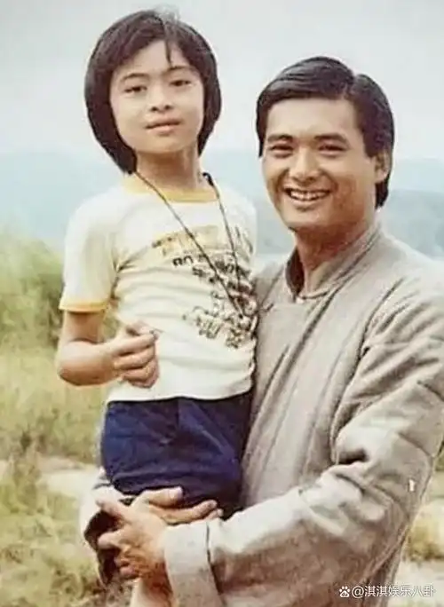 杨幂在刘威怀中刘德华亲吻谢霆锋娱乐圈里关系都是老友情深