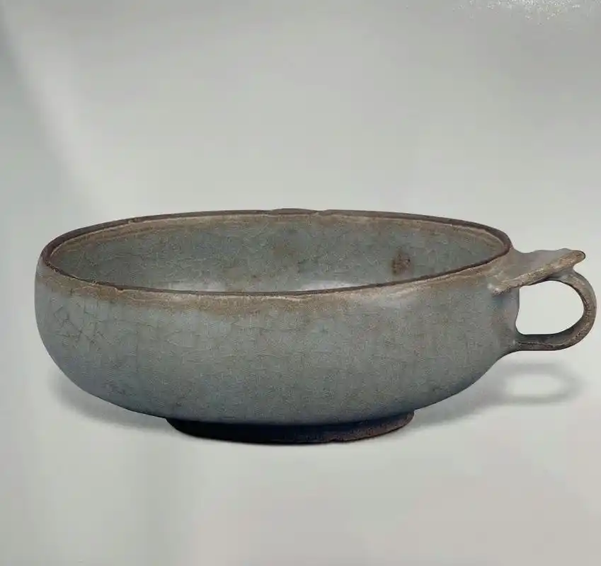 南宋龙泉官窑青釉鋬耳杯,南宋(1127-1279年) 高3. - 抖音