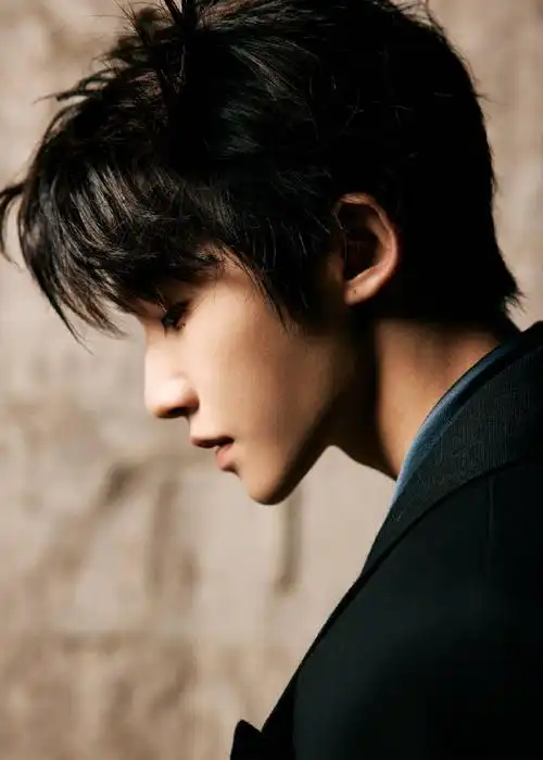 刘宇微博文化之夜潮生舞台##刘宇宫廷风刺绣薄纱披风