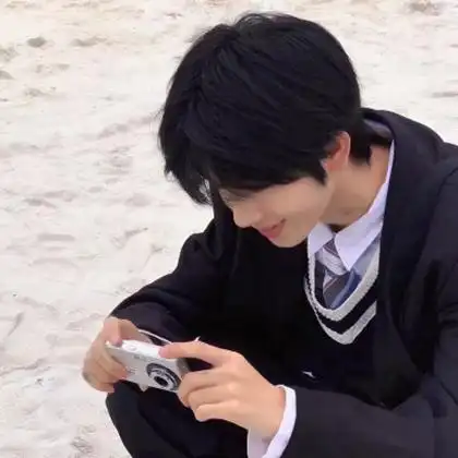 男生头像侧脸低头