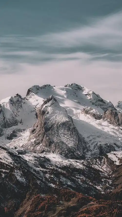 陡峭的山峰景色图片手机壁纸