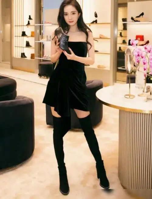 杨幂的腿到底有多细当她穿上长筒靴后网友脚踝几乎都p没了