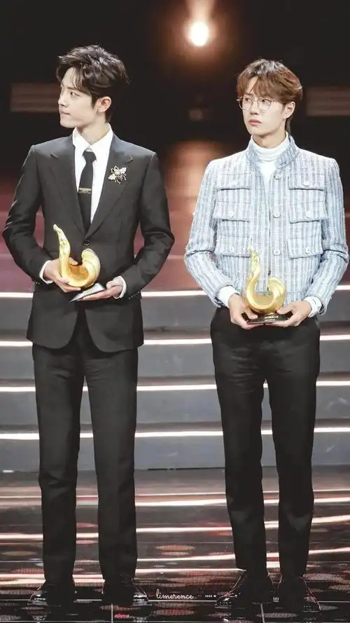 众所周知,肖战身高183.6cm,据说他的身高成了男星身高的"活尺子"!