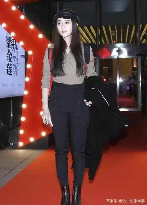 范冰冰穿破洞裤挺瘦的!与之前穿的牛仔裤形成鲜明对比!