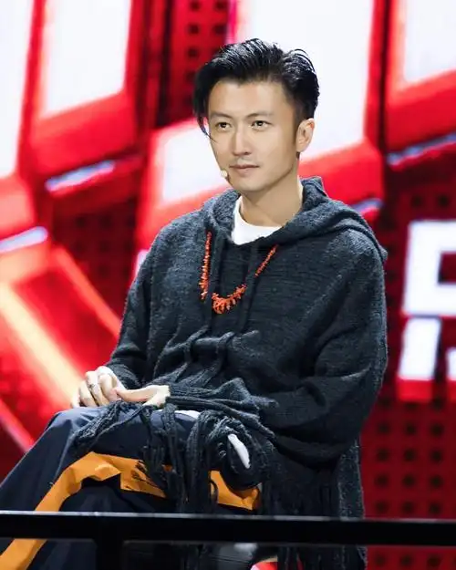 40岁谢霆锋留的这4款发型,一般人驾驭不了,你有剪同款吗?