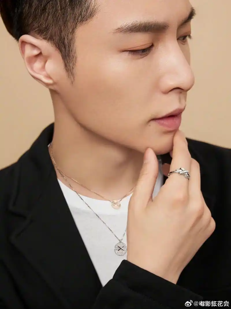 粉丝问张艺兴exo什么时候再合体