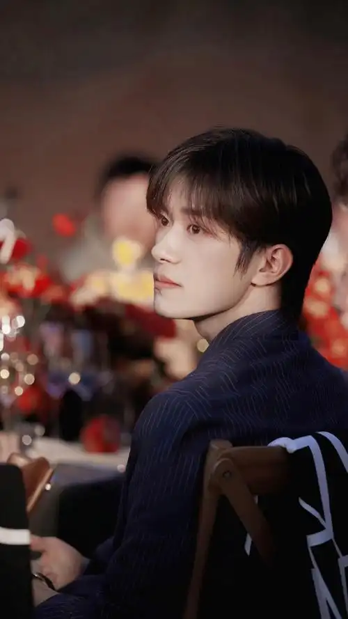 以为是易烊千玺的长头发##易烊千玺十稔终章皆成序