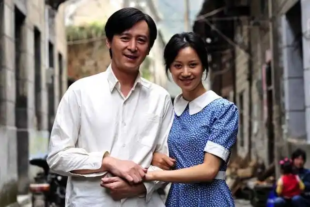 雷汉与倪虹洁在崔健《蓝色骨头》演男主父母的年轻时代