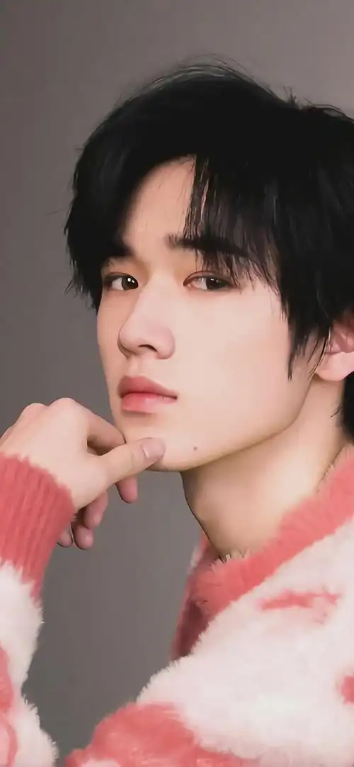 丰富一下少年宋亚轩锁屏壁纸