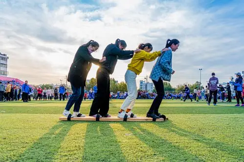 四人合作,通往直前