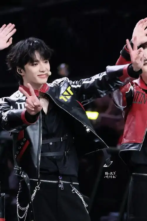 刘耀文舞蹈solo##时代少年团 灯牌