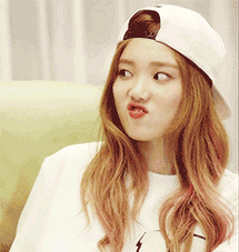 美女嘟嘴的表情包