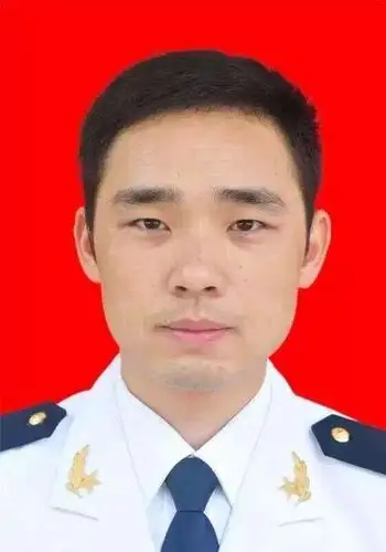 [正能量]海军战士救人遇难捐器官 医生集体默哀