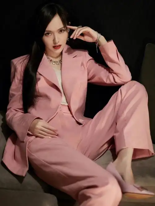 唐嫣粉色西装最新造型大片