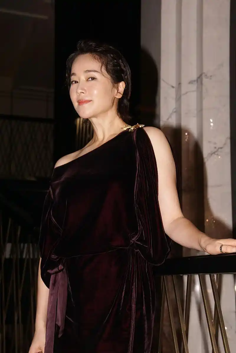 左小青作为一名多才多艺的艺术家,在她的职业生涯中参与了很多领域.