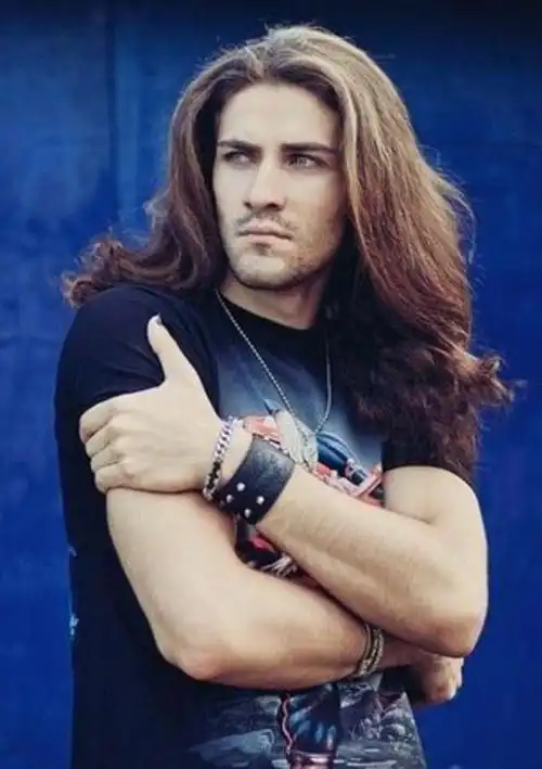 25的照片帅哥长头发