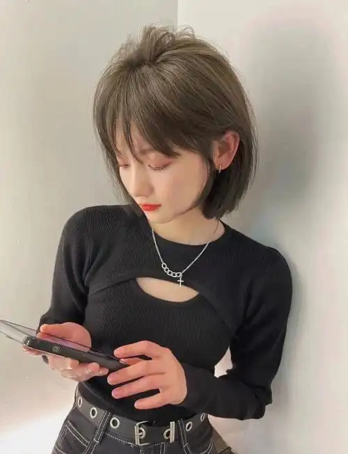 高级感爆满减龄短发  显白发色  减龄发型  #胶州美发  #胶州剪发