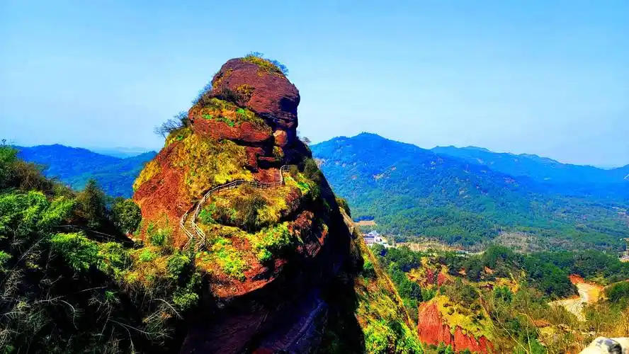 飞机之家龙虎山景区旅游基地龙虎山位于江西省上饶市,素有"江南水乡