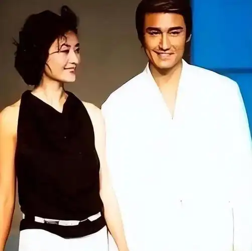 胡兵:喜欢瞿颖30年,被母亲催婚,52岁仍未婚未育