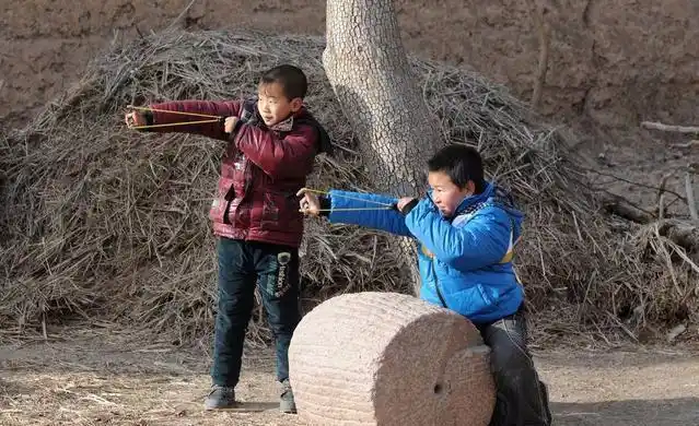 看完这10幅图想起农村80后的童年农村没有进步吗