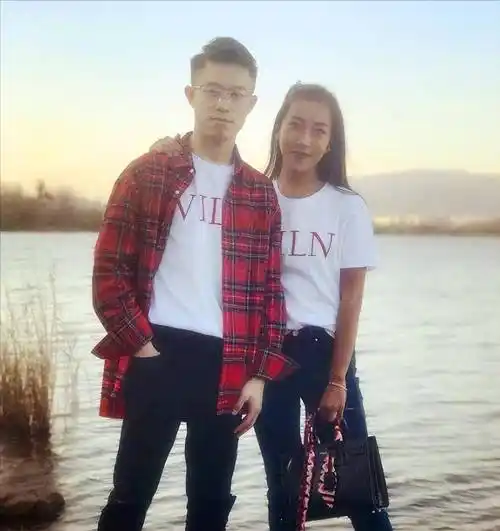 吉克隽逸从她破旧的出租屋里搬出来,住进了男友的大豪宅里.