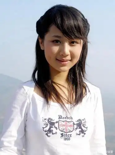 杨紫也是童星出身,梨窝一如既往地甜.