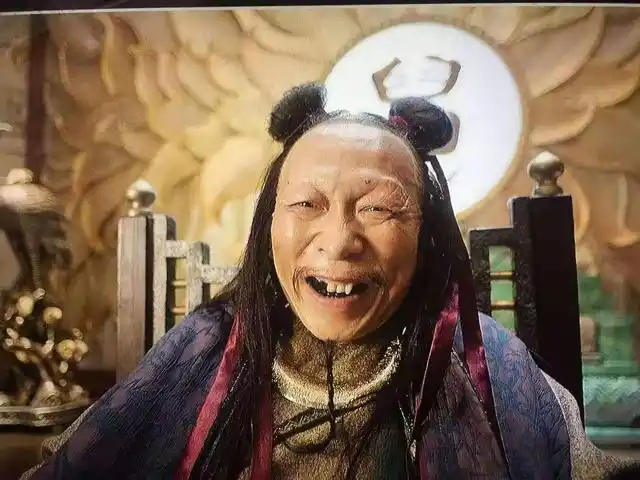 "裘千尺"李明:因长相丑陋只能演坏人,戏外娶美妻成人生赢家