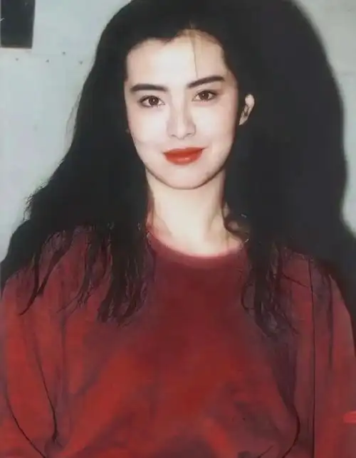 每每回看一遍王祖贤年轻时候的照片,都会被惊艳!