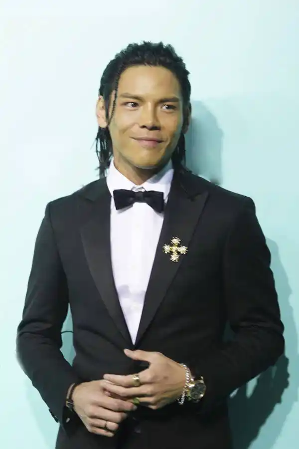 p>向佐(jacky),原名向展平,1984年7月20日出生于中国香港,籍贯广东省