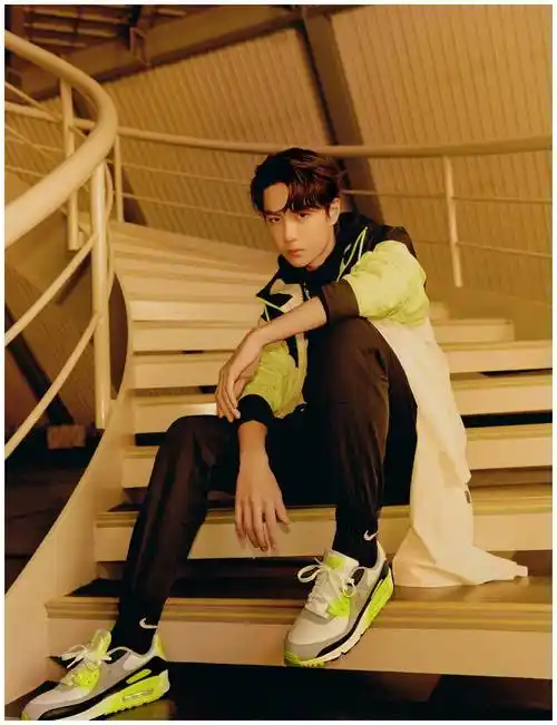 王一博4套运动造型齐上线,搭配同款运动鞋,不愧是酷盖!