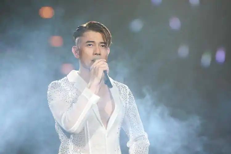 14日,郭富城2019年巡回演唱会拉开帷幕,十分精彩.
