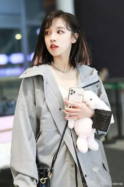 因为宋雨琦说话口吻和感觉像韩国人,而且还是在韩国女团(g)-dle的成员