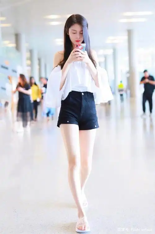 配色界到底谁是c位?全黑全白还是黑白配,太难选了!