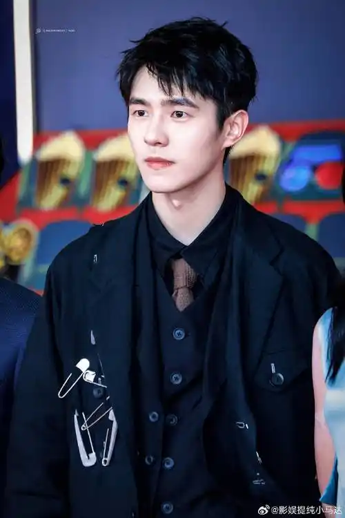 刘昊然的颜～～到底谁懂呀啊啊啊啊啊他真的好酷,笑起来又不失儒雅