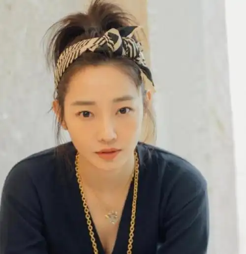 36岁白百何近照曝光,脸颊凹陷瘦脱相,很颓废吗?