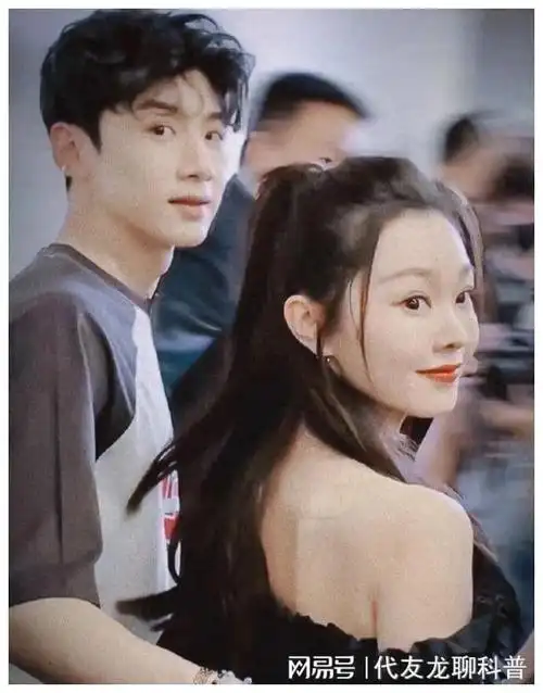 白敬亭和宋轶恋情曝光,甜蜜细节大揭秘!|爱情|胡歌老婆_网易订阅