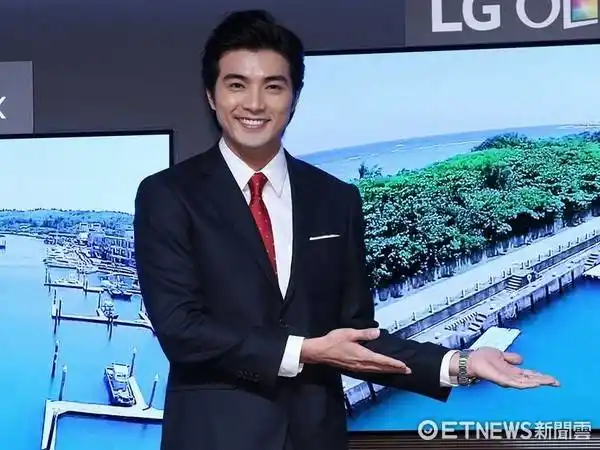 晋升奶爸后露面 贺军翔谈女儿:甜蜜的负担