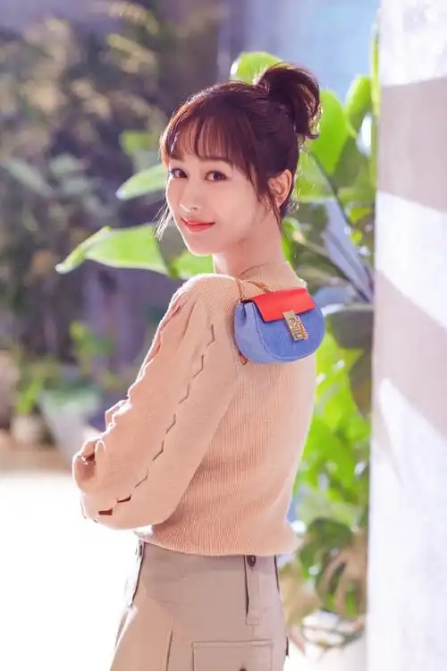 杨紫微博queen##chloe 2021新年限定系列