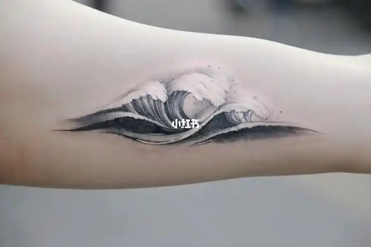 中国风水墨海浪纹身