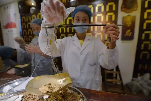 让马来西亚王后艾莎殿下连连称赞郑州这个中医馆到底有啥不一样