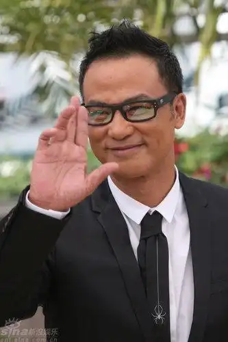 图文复仇记者会任达华潇洒致意