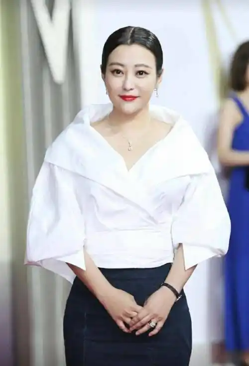 5位超高人气的微胖女星,颜值高,演技好,甩"白幼瘦"几条街_王祖贤_蒋欣