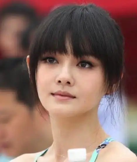 额头窄的妹子赶紧来学一学,那些额头窄的明星为啥那么美!