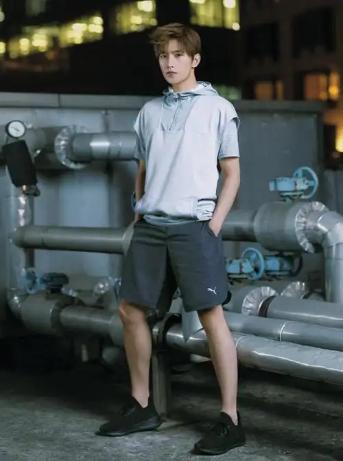 跟着偶像改了微博名的各位粉丝们,杨洋的穿搭要不要了解一下