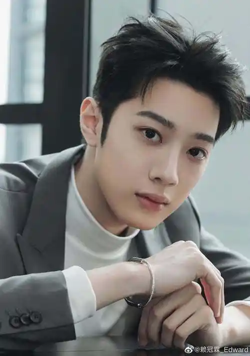 赖冠霖绯闻女友,号称「小章子怡」,花6块钱拍证件照美到上热搜_图片