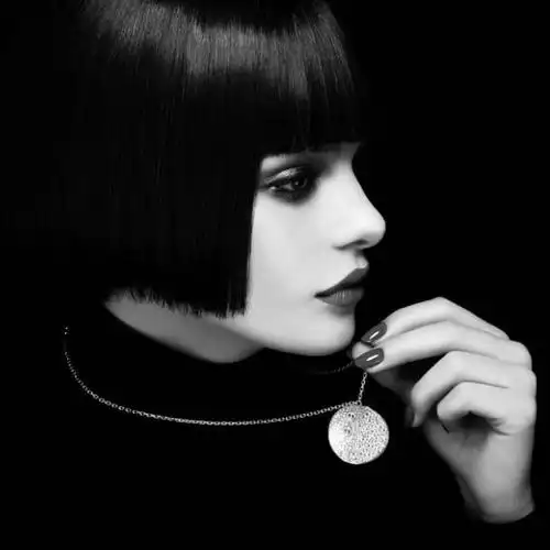 高冷短发美女潮流风